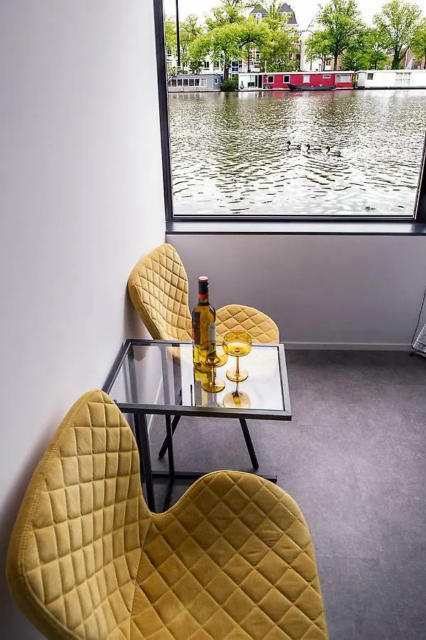 Houseboat Amsterdam - Room With A View